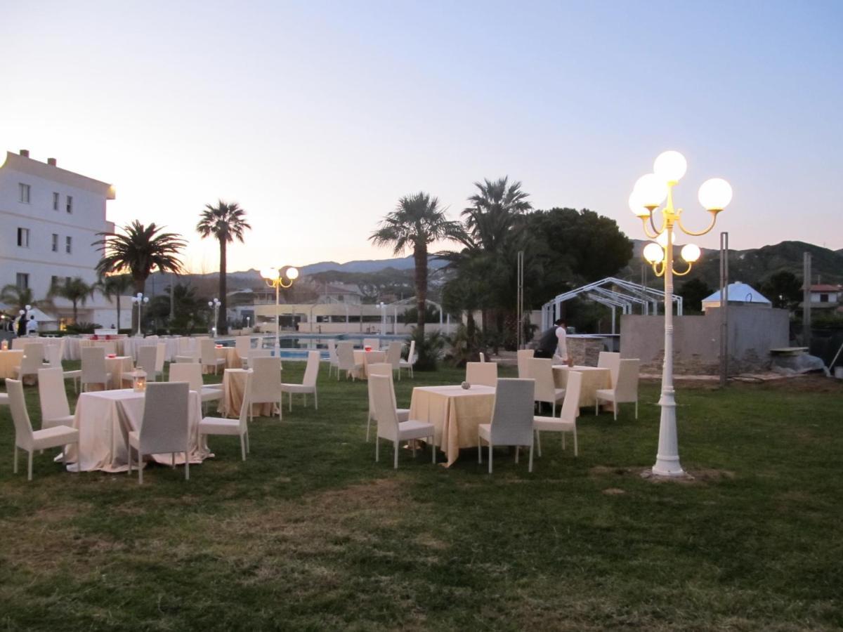 Club Hotel Kennedy Roccella Ionica Exteriér fotografie
