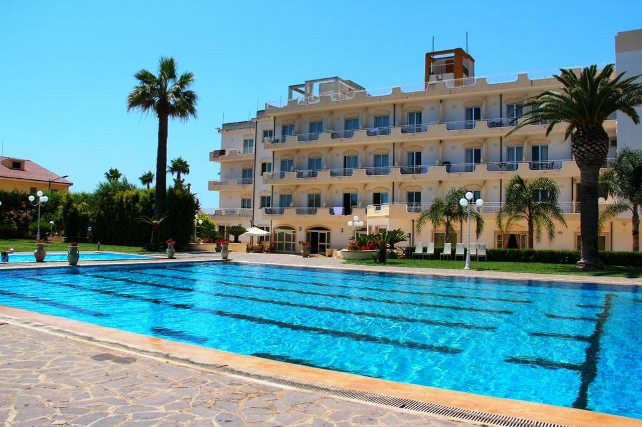 Club Hotel Kennedy Roccella Ionica Exteriér fotografie